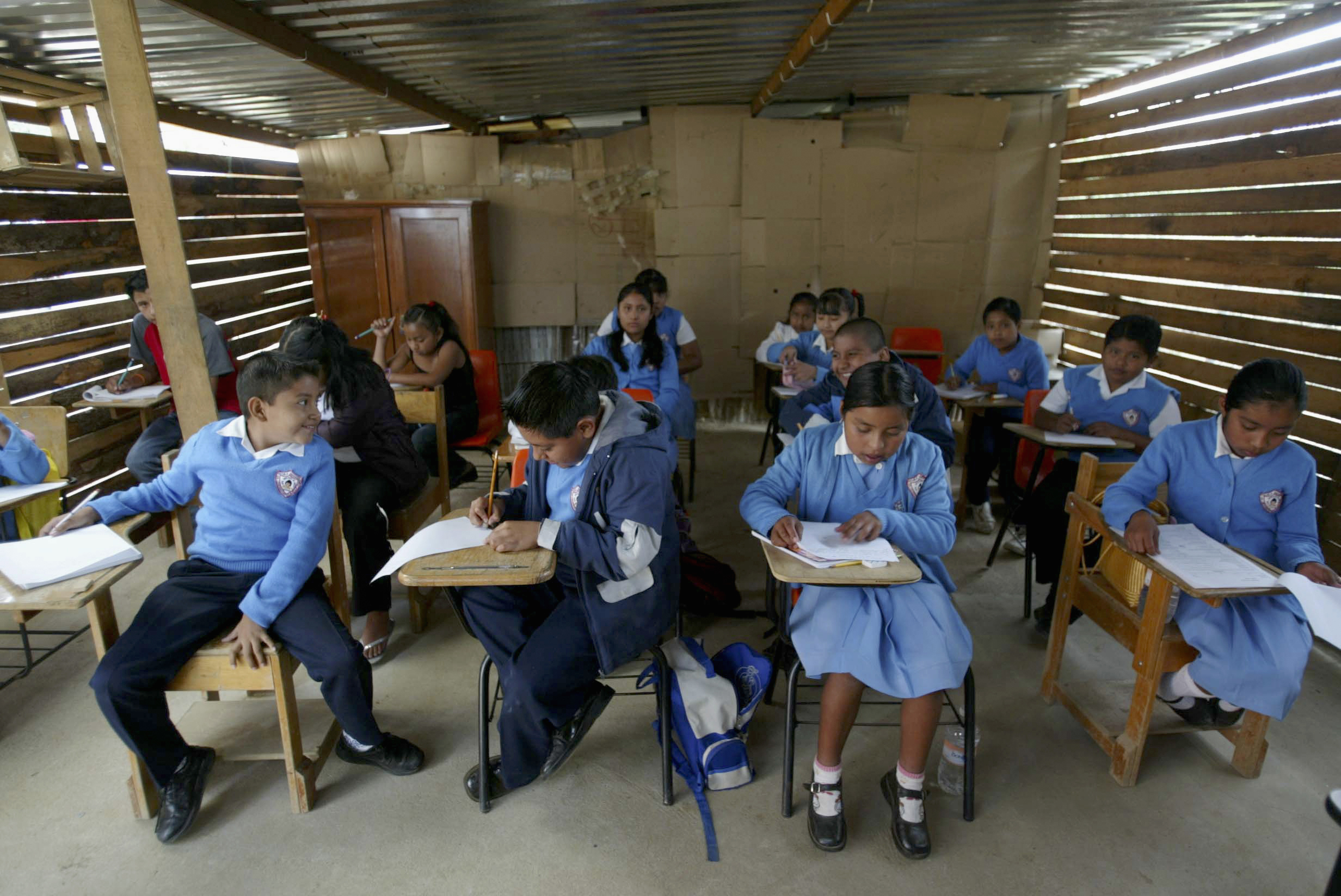 Apoyo para Uniformes y Útiles Rita Cetina Primaria